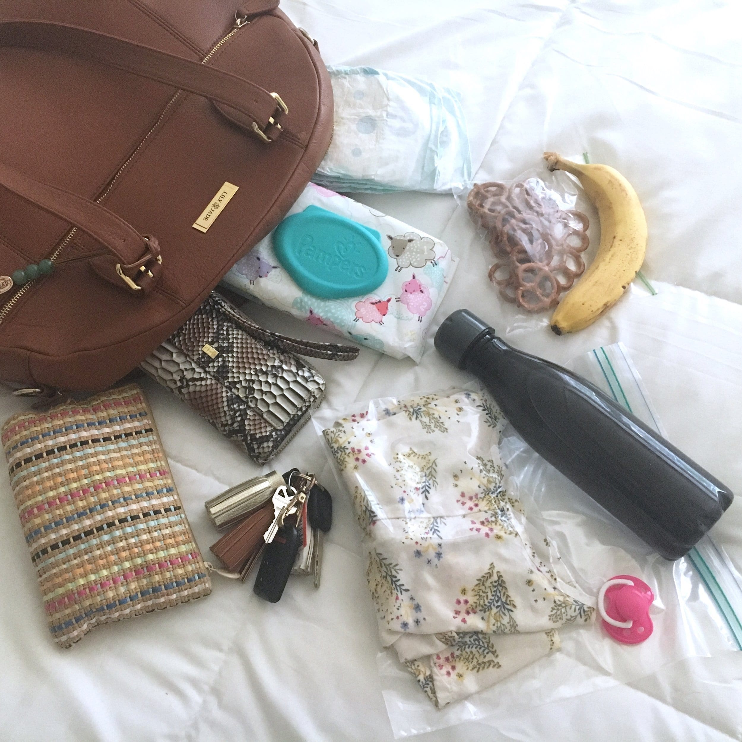 Packing Your Diaper Bag the Minimalist Way - Allie Casazza